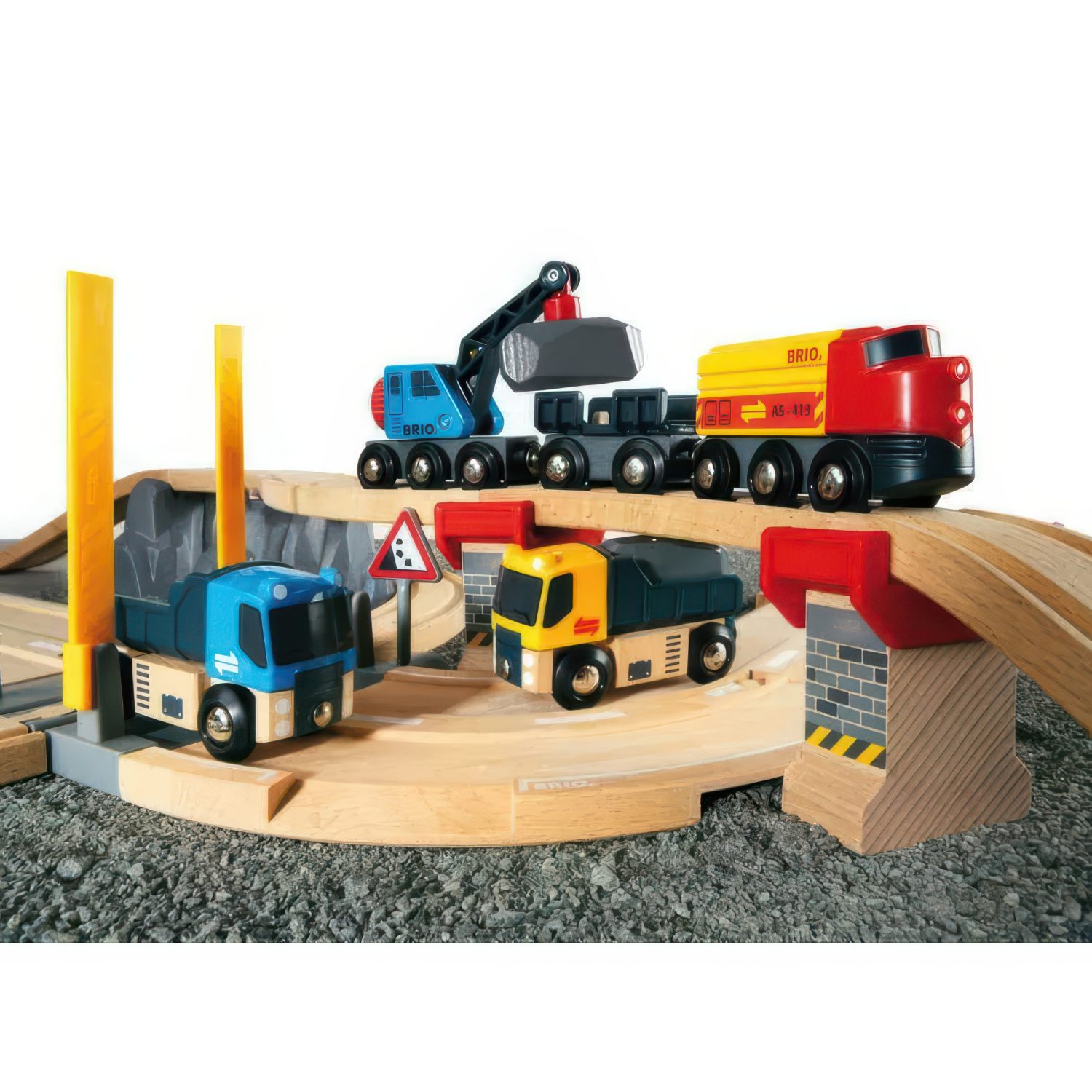 Деревянная железная дорога BRIO с автодорогой и переездом, 32 элемента