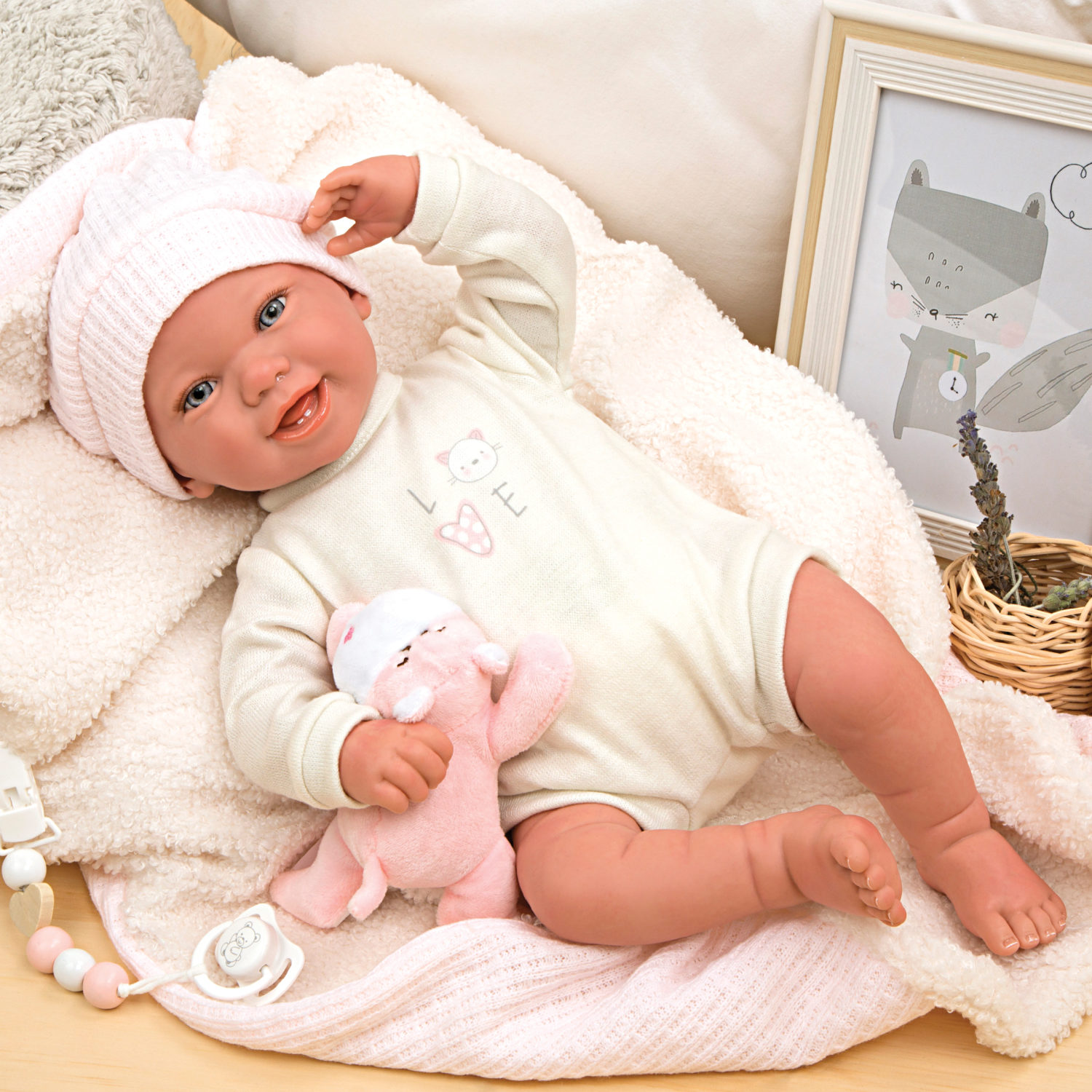 Arias Reborn Viviane новорожденный пупс мягкий 40 см., в белой одежде, с соской, с одеялом и игрушкой, в коробке